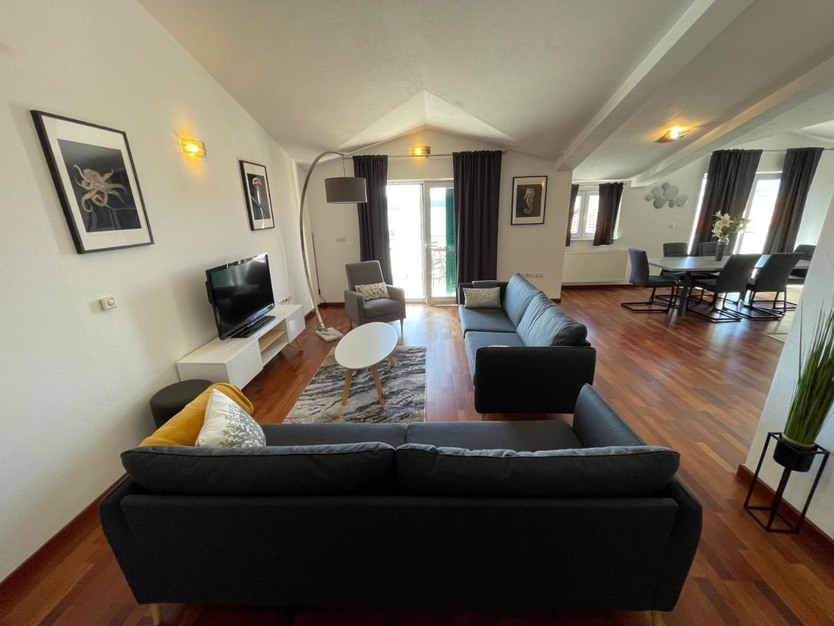 Apartments Cavar トロギール エクステリア 写真