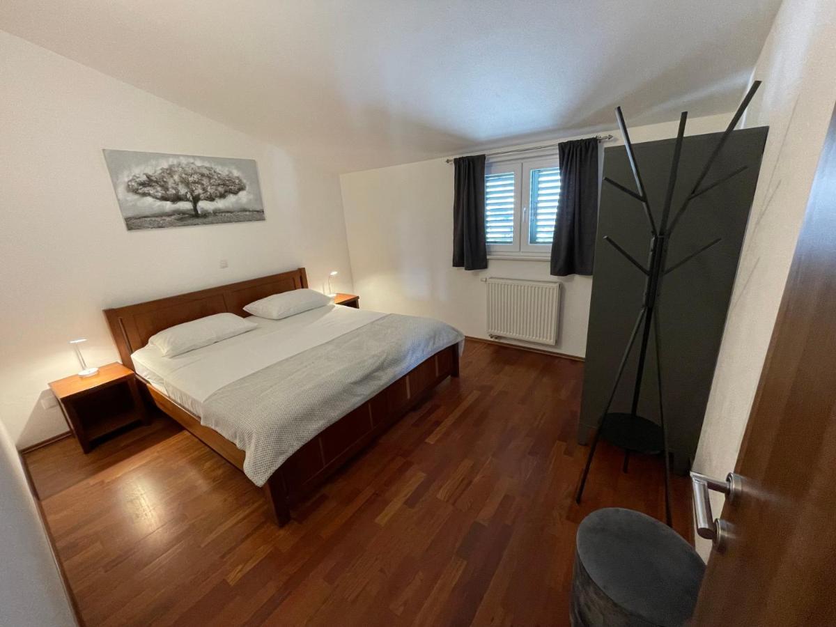 Apartments Cavar トロギール エクステリア 写真