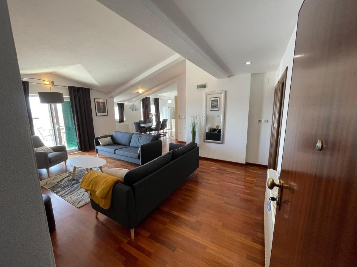 Apartments Cavar トロギール エクステリア 写真