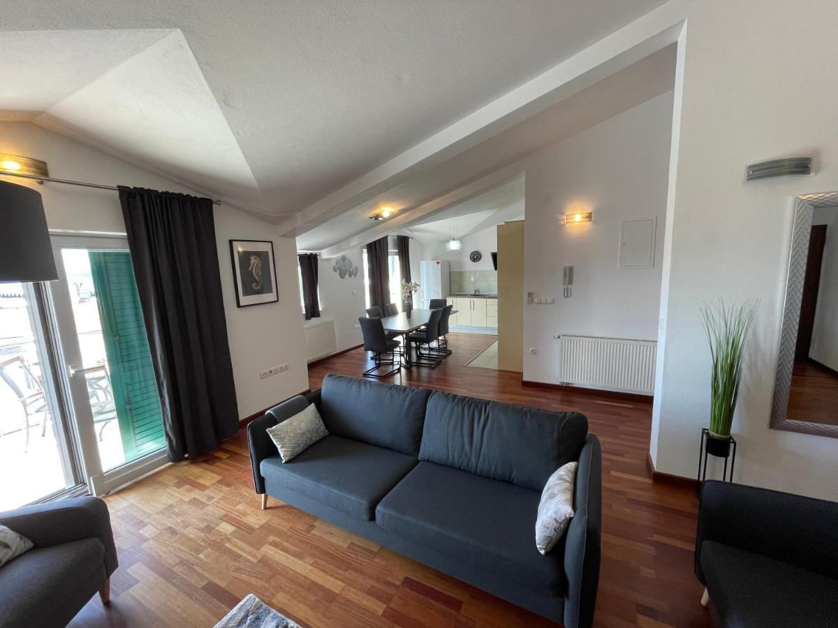 Apartments Cavar トロギール エクステリア 写真