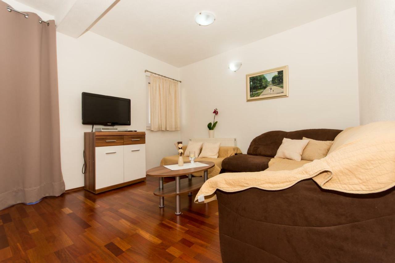 Apartments Cavar トロギール エクステリア 写真