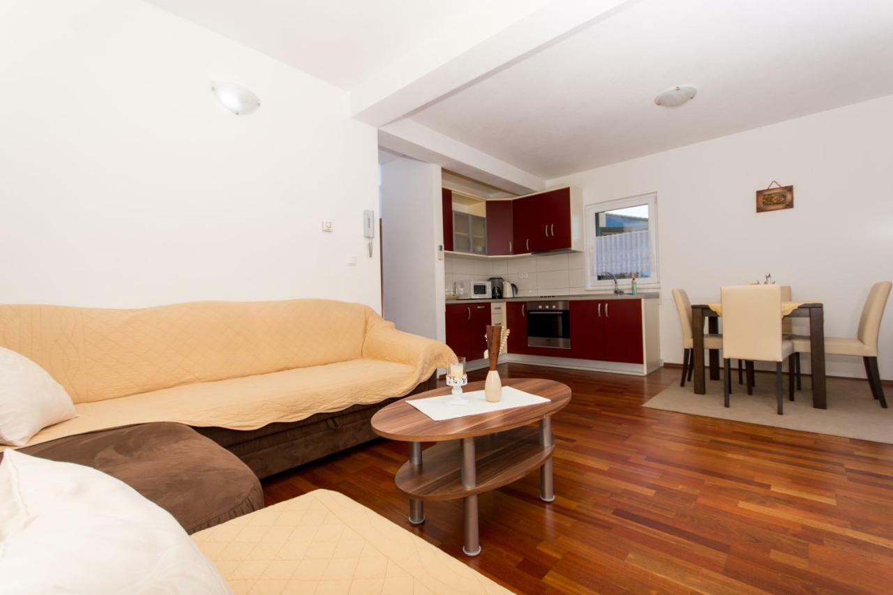 Apartments Cavar トロギール エクステリア 写真