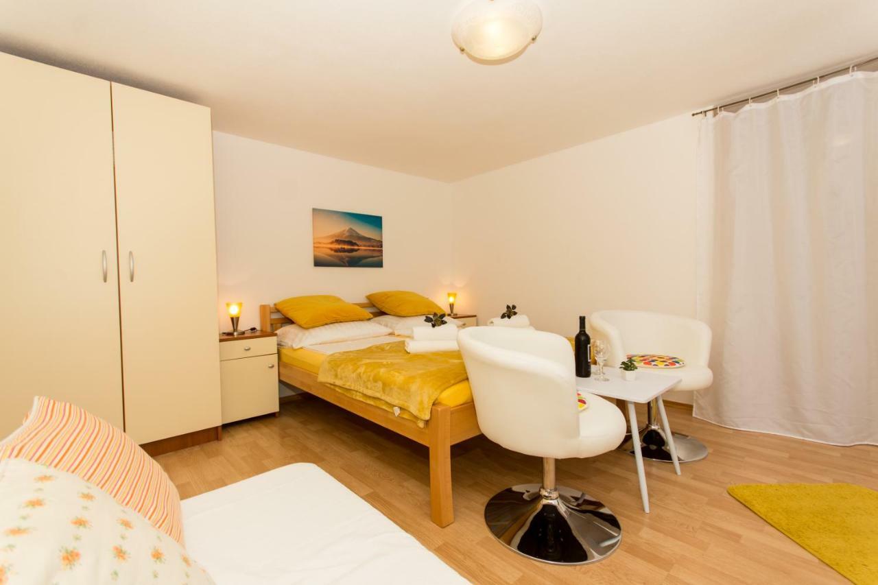 Apartments Cavar トロギール エクステリア 写真