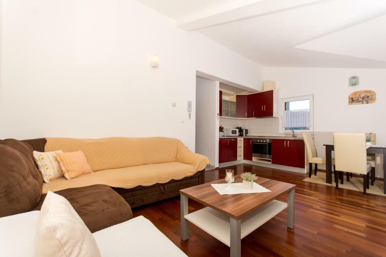 Apartments Cavar トロギール エクステリア 写真