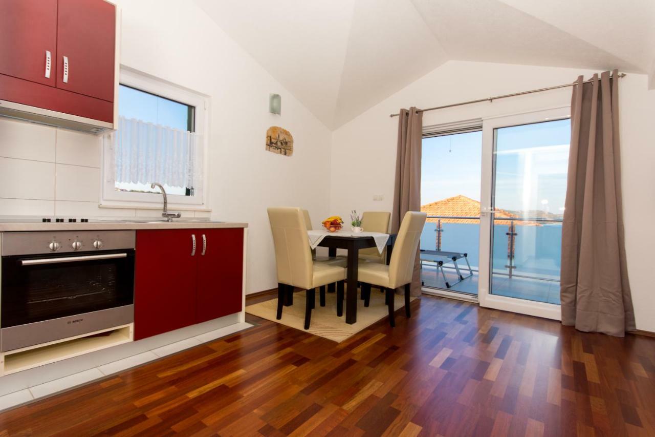 Apartments Cavar トロギール エクステリア 写真
